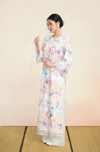 Áo dài 7 sắc cầu vòng quần màu trắng EDINI